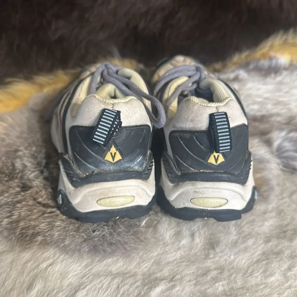 Vasque hiking shoes 9.5 (3950)